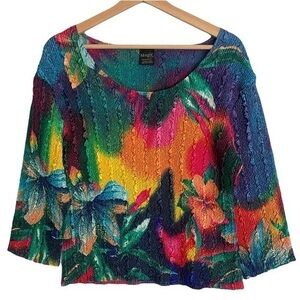 Magic It Fits! One Sz. Bright 3/4 sleeve textured Crush Top. Travel Essential
